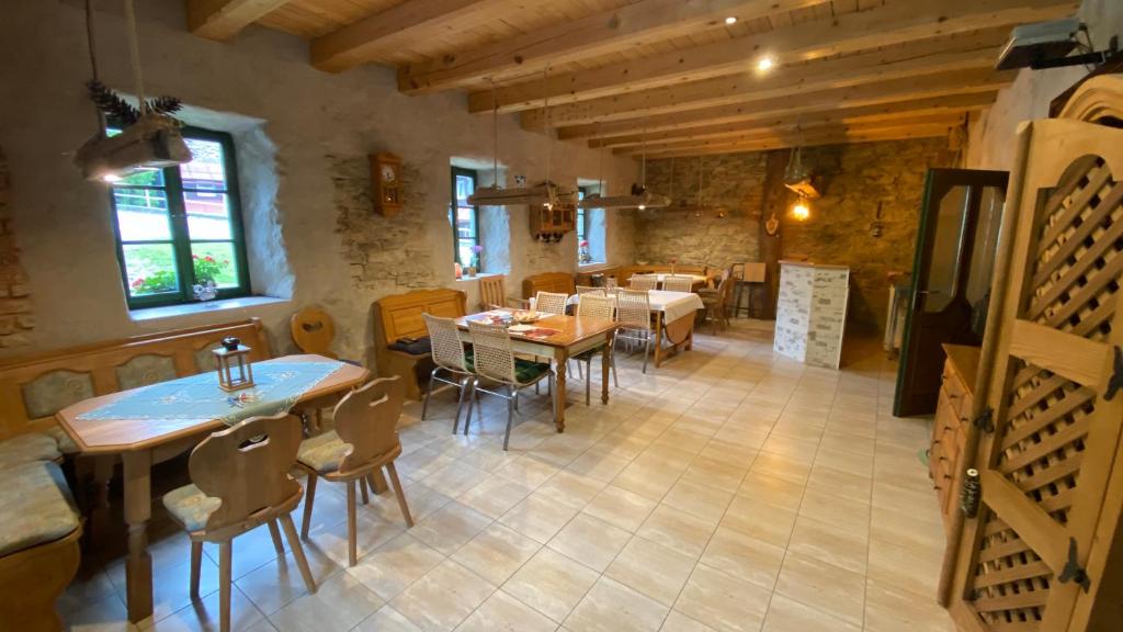 Restaurace v ubytování Steinhaus / Kamenny Dum