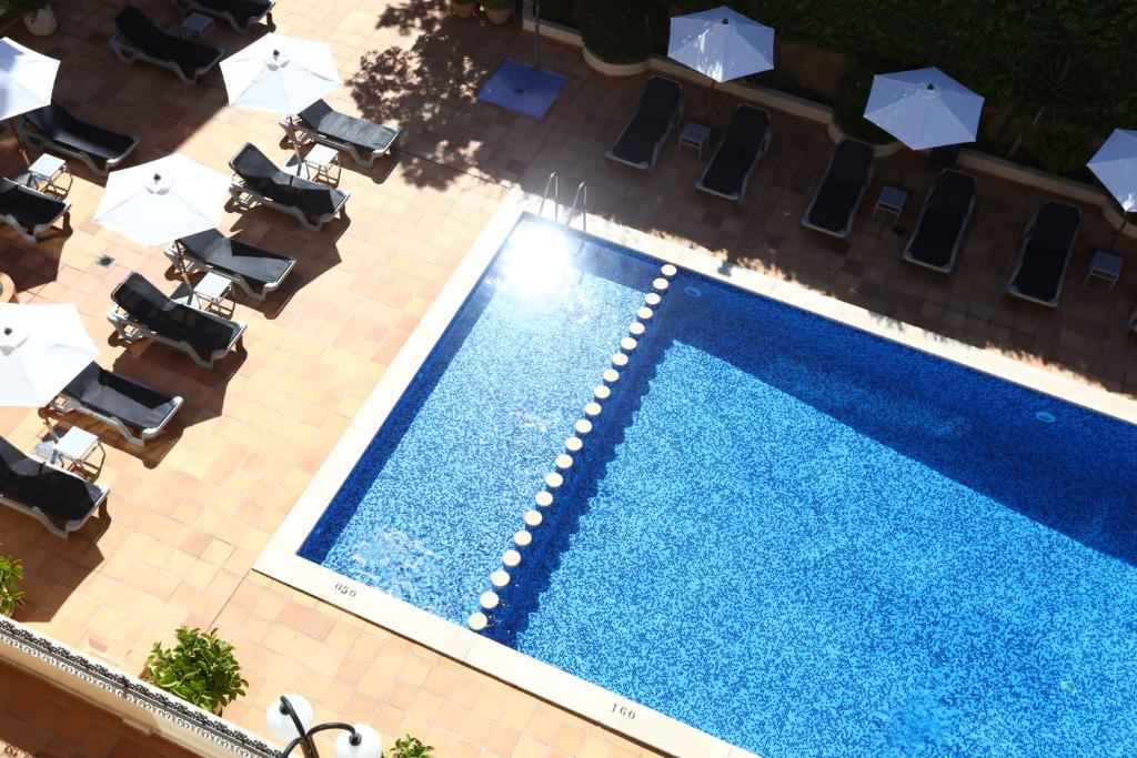 Bazén v ubytování Apartamentos Jade - Adults Only nebo v jeho okolí