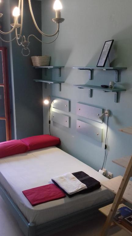 Postel nebo postele na pokoji v ubytování iliolithos rooms