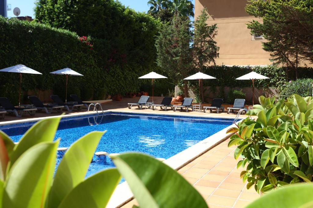 Bazén v ubytování Apartamentos Jade - Adults Only nebo v jeho okolí