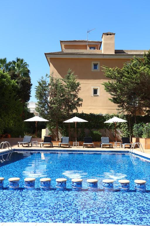 Bazén v ubytování Apartamentos Jade - Adults Only nebo v jeho okolí