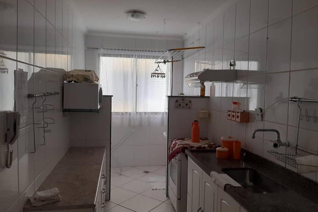  Apartamento localizado a 80 metros da praia grande em Ubatuba