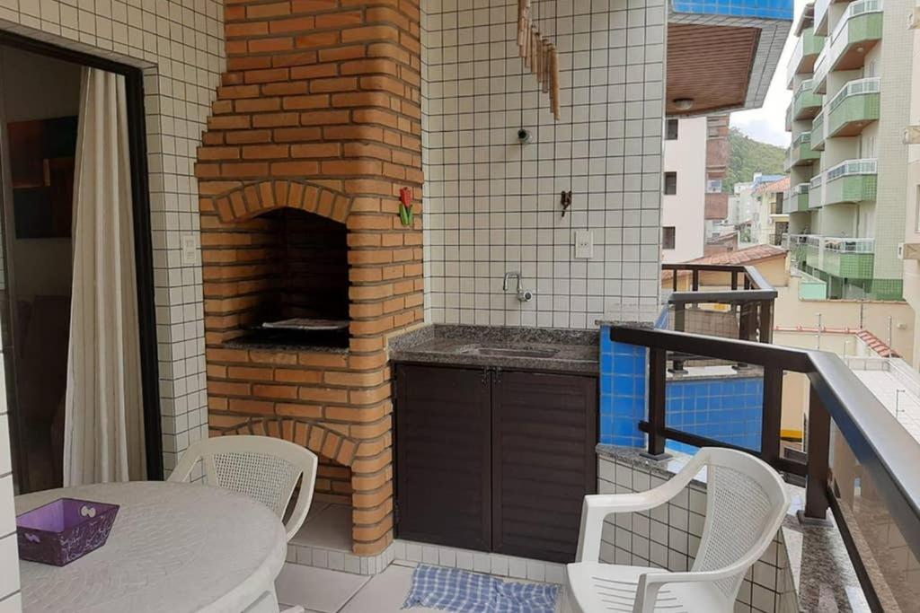  Apartamento localizado a 80 metros da praia grande em Ubatuba