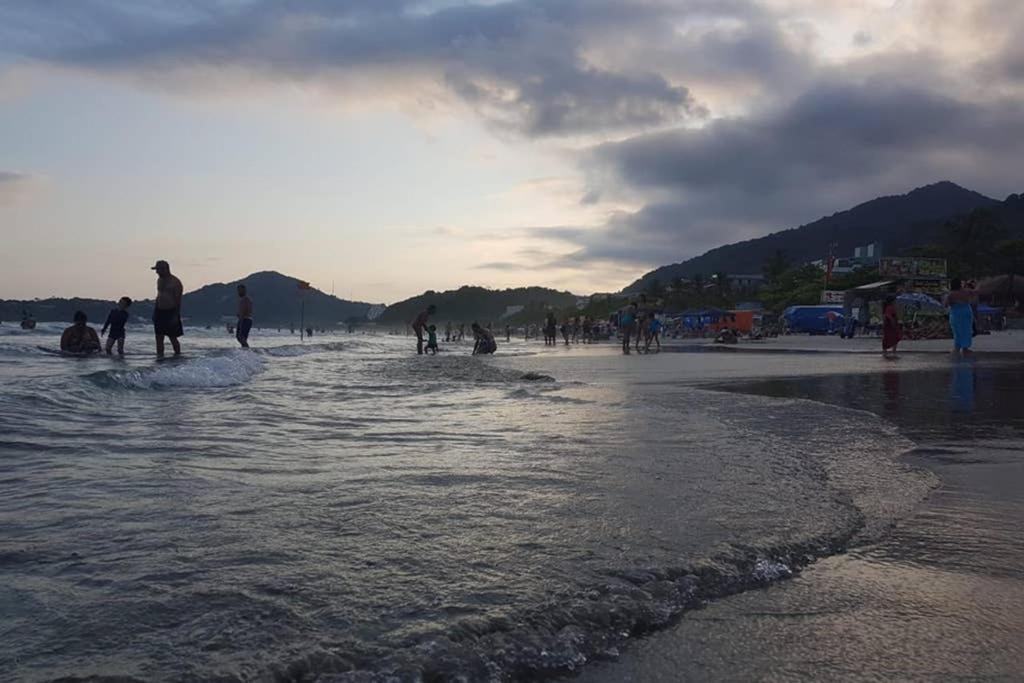  Apartamento localizado a 80 metros da praia grande em Ubatuba