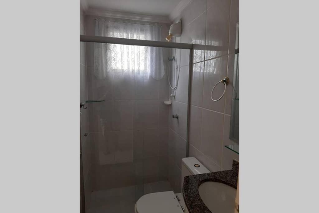  Apartamento localizado a 80 metros da praia grande em Ubatuba