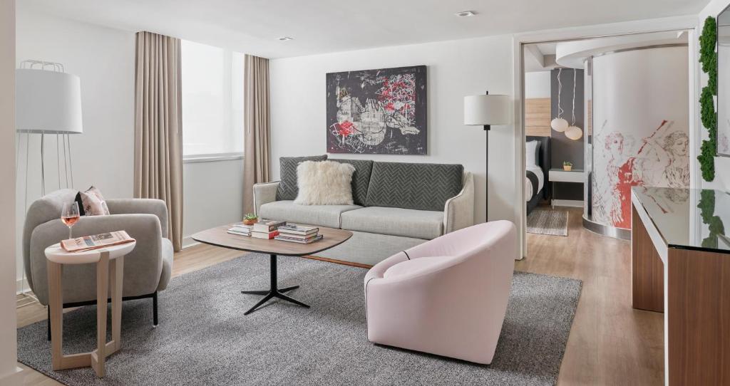 Hotel Zena Washington DC - Zena King Suite