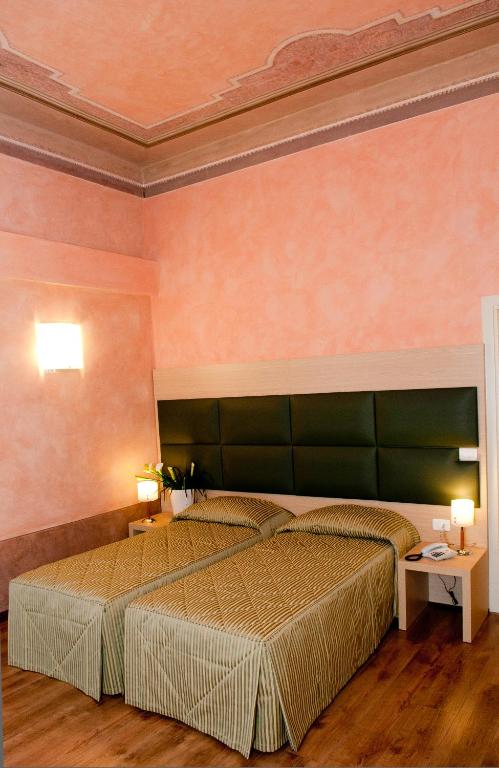 Postel nebo postele na pokoji v ubytování Hotel Villa Maternini