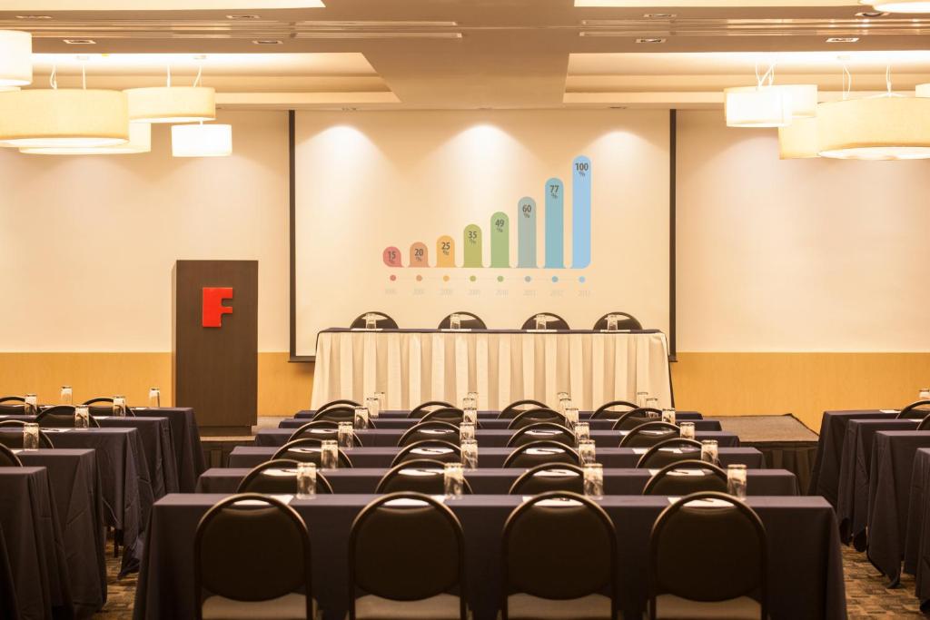 El área de trabajo o centro de convenciones de Fiesta Inn Aeropuerto CD Mexico