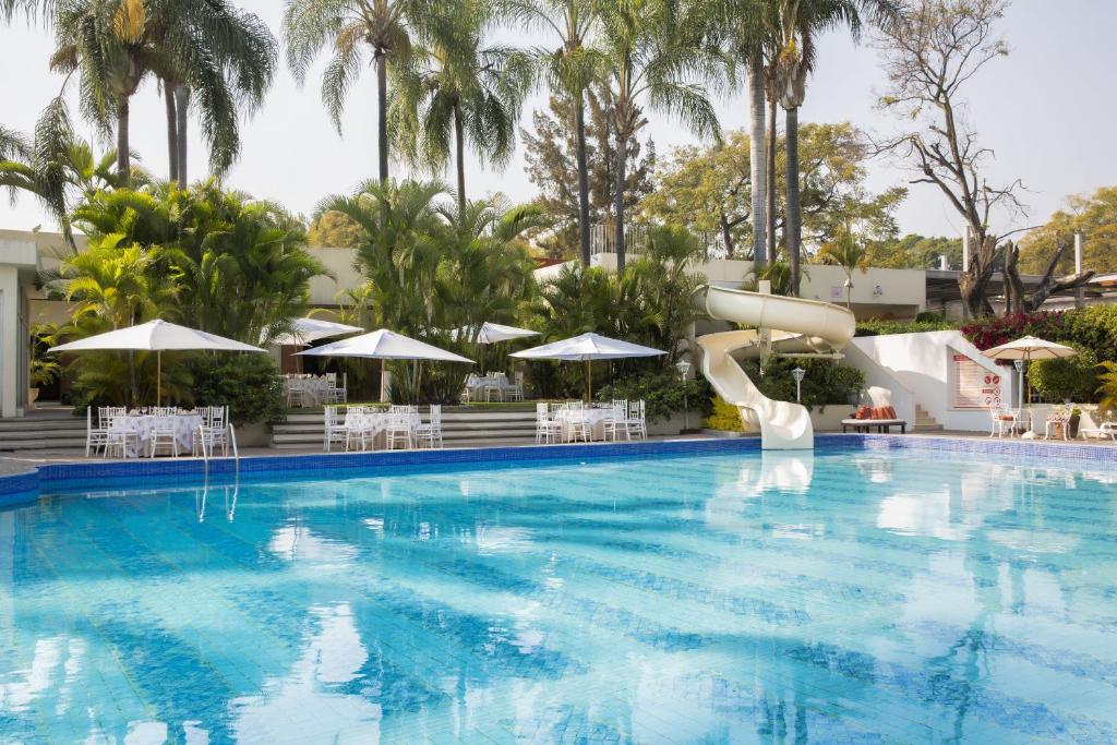 a swimming pool with a slide in a resort at Gamma Cuernavaca Puerta Paraiso in Cuernavaca