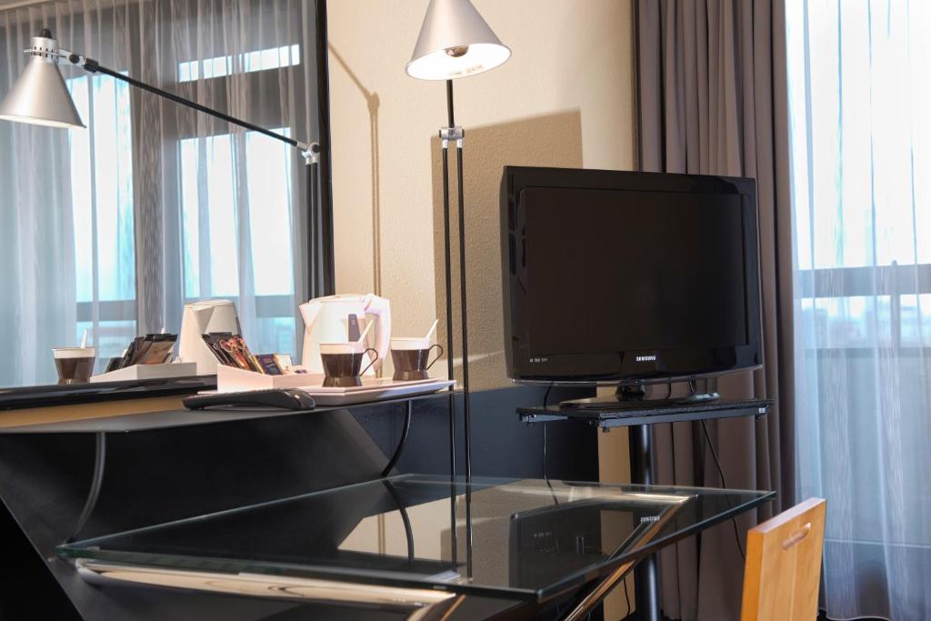 TV a/nebo společenská místnost v ubytování Hotel Excelsior Ludwigshafen