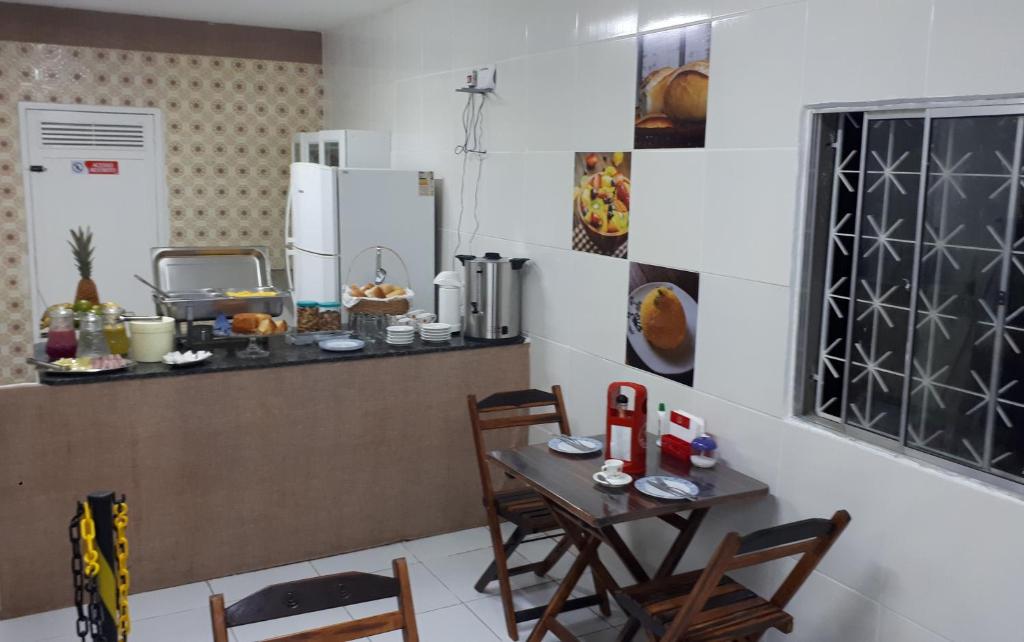 Virtuvė arba virtuvėlė apgyvendinimo įstaigoje Pousada Pingo do Meio Dia