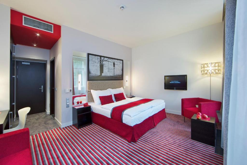 Red & Blue Design Hotel Prague - Resim 24