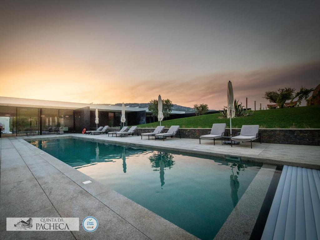 A piscina localizada em The Wine House Hotel - Quinta da Pacheca ou nos arredores