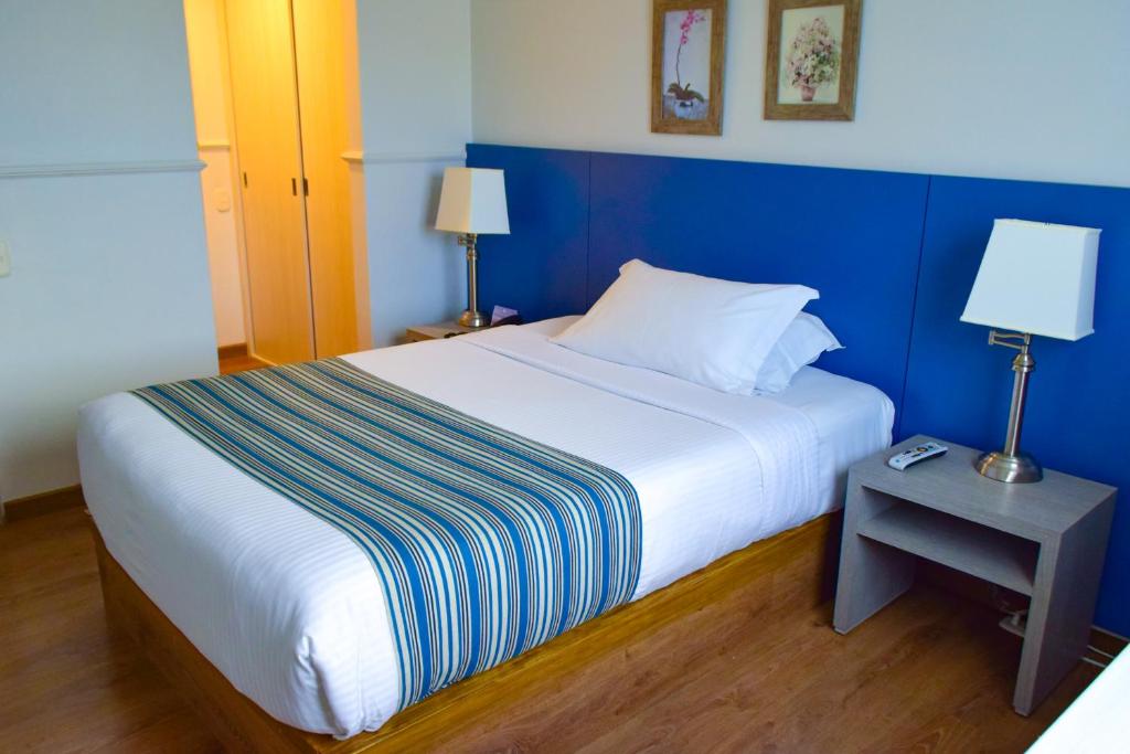 Postel nebo postele na pokoji v ubytování Hotel Saint Simon