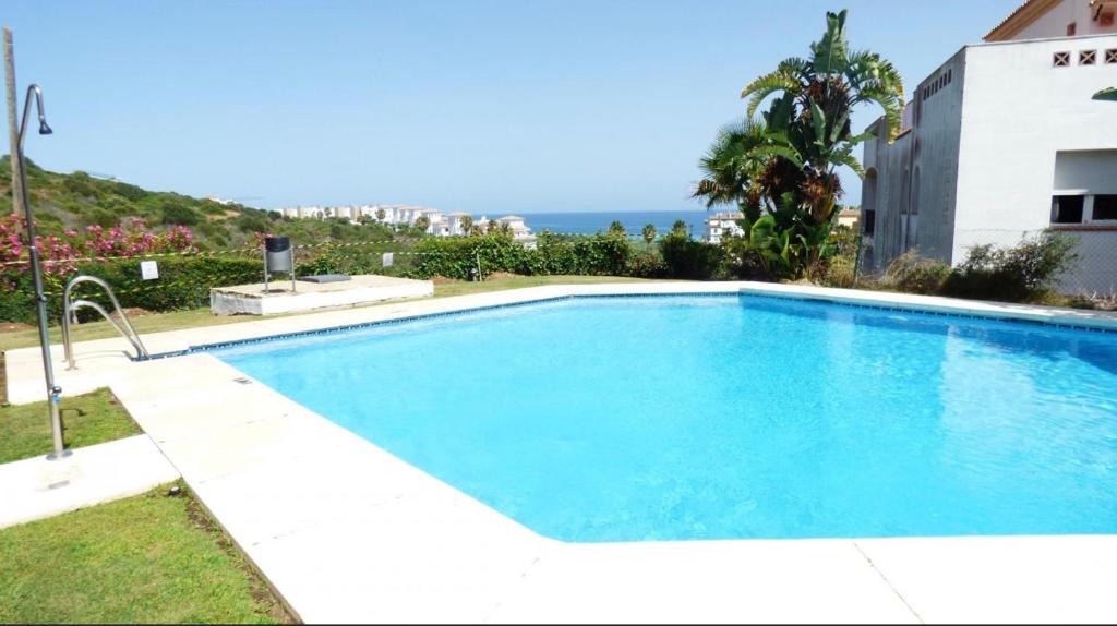 Basen w obiekcie Apartamento familiar con JARDIN y TERRAZA Privada lub w pobliżu