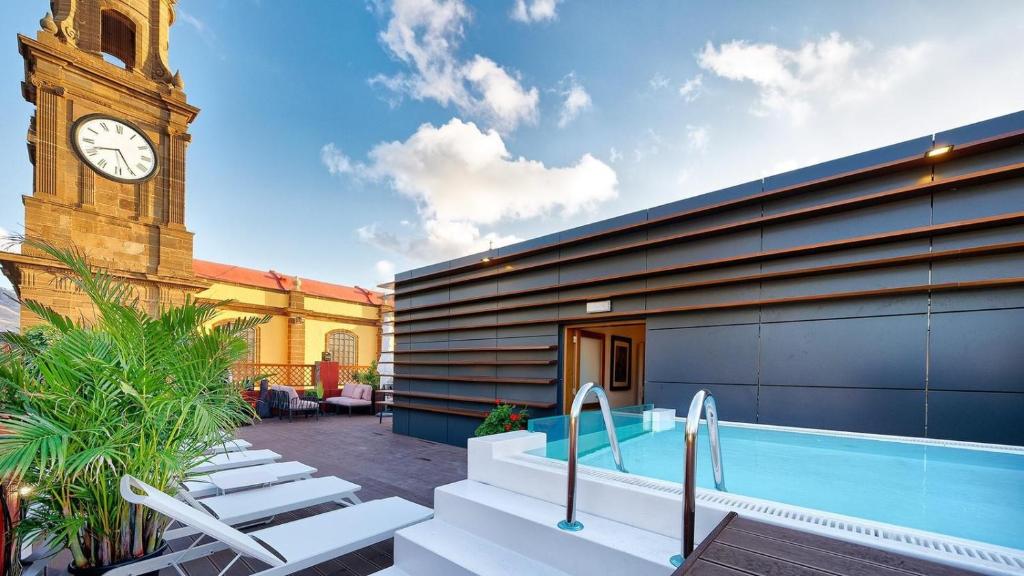 Bazén v ubytování Hotel Emblemático Agáldar nebo v jeho okolí