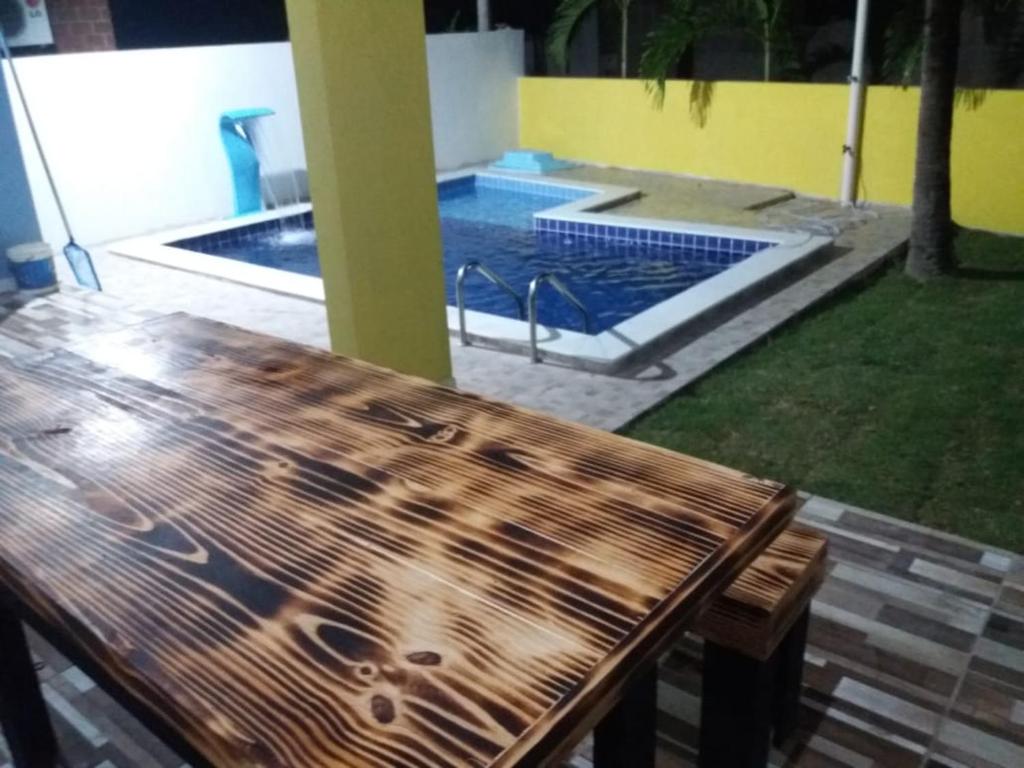  Casa em Cond. Fechado Frente Mar nos Carneiros