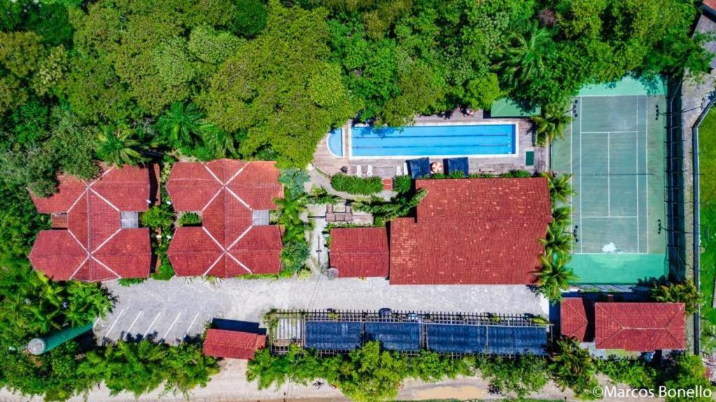 an overhead view of a house with a pool and trees at Pousada Portal do Cacau-Petfriendly in Camburi