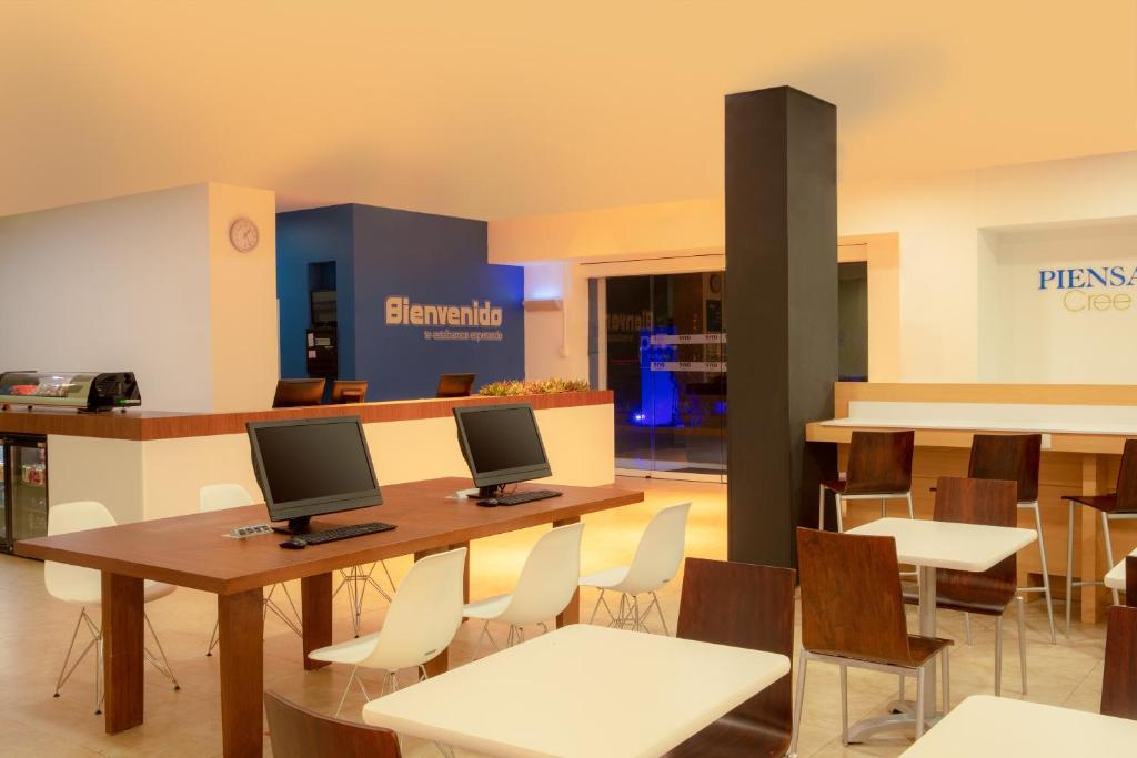 Posezení v ubytování One Cancun Centro