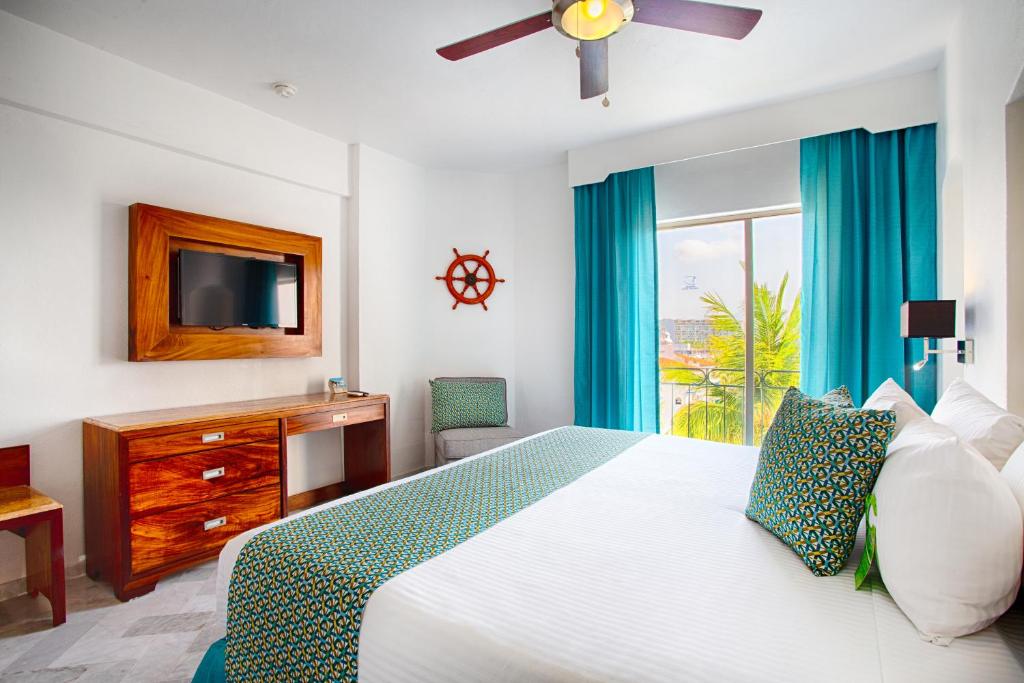 Postel nebo postele na pokoji v ubytování Vamar Vallarta All Inclusive Marina & Beach Resort
