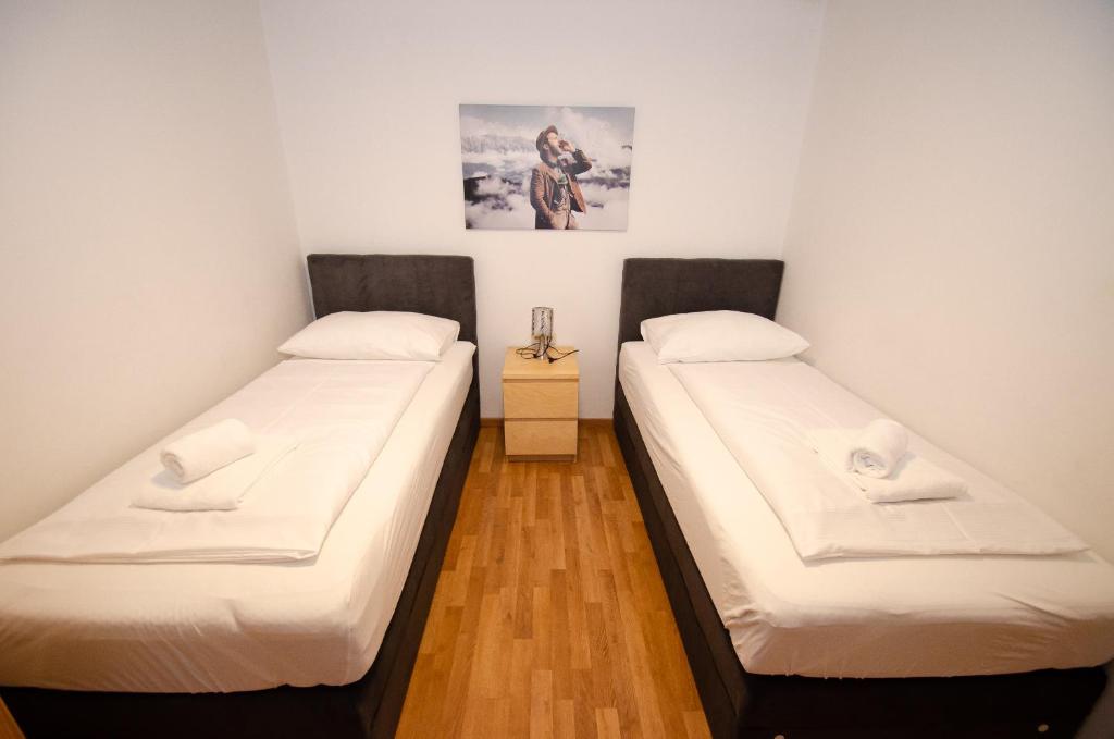 A bed or beds in a room at Appartementhaus LAKE VIEW by All in One Apartments