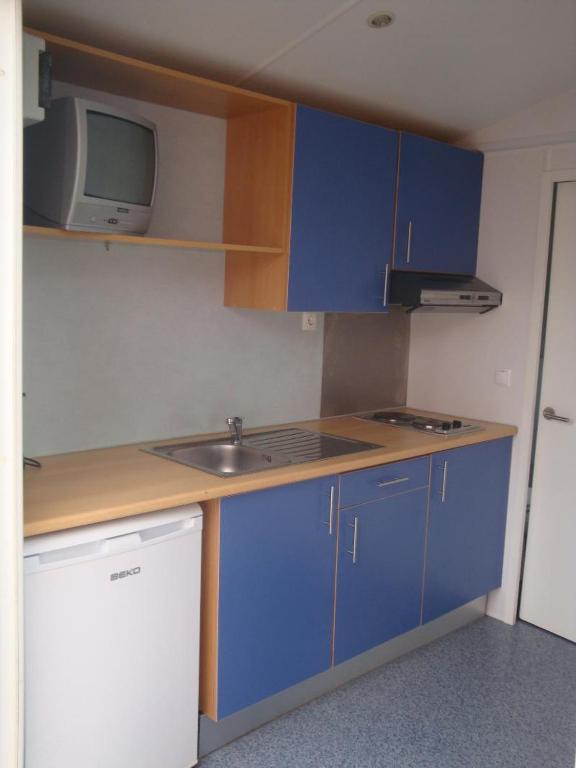 Kuchyň nebo kuchyňský kout v ubytování Parque de Campismo Orbitur Angeiras