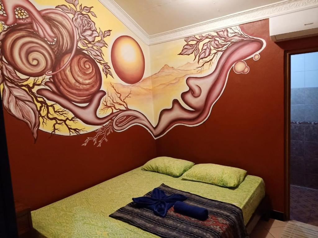 Postel nebo postele na pokoji v ubytování Losmen Setia Kawan