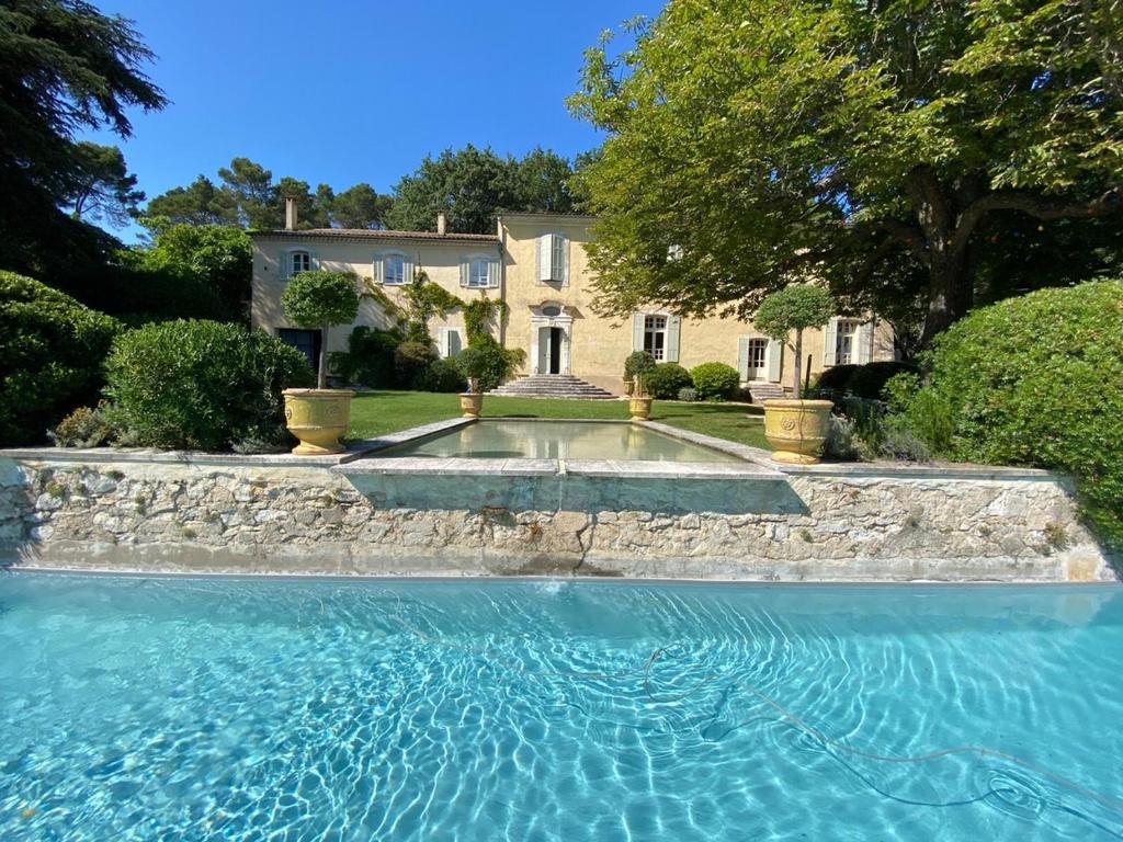 a large swimming pool in front of a house at La Bastide de Ganay in Aix-en-Provence