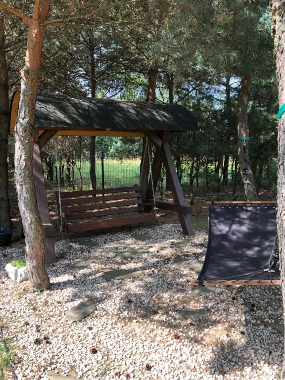 Vonkajšia záhrada v ubytovaní Domek SunRelax z jacuzzi niedaleko Suntago