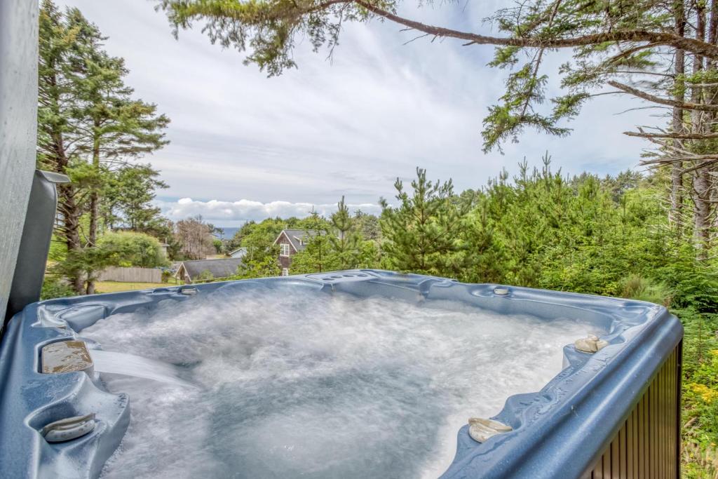 a hot tub in the backyard of a house at Cascade Cottage in Lincoln City