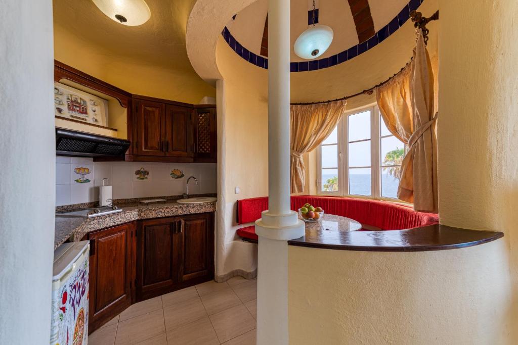Kuchyň nebo kuchyňský kout v ubytování Altamar 52 with terrace & pool By CanariasGetaway