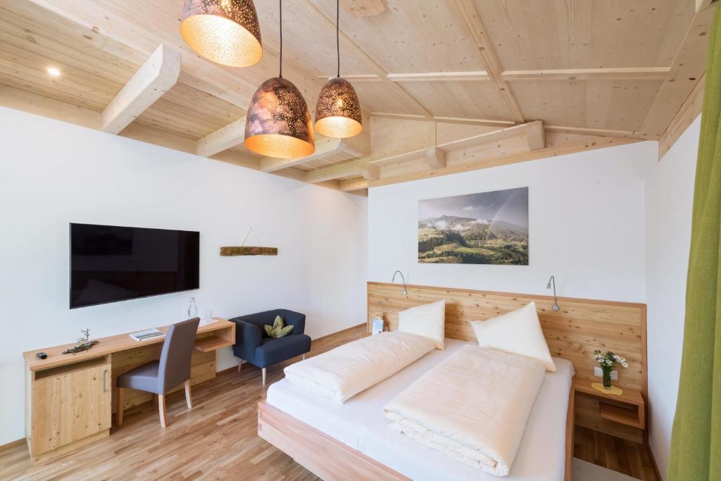 TV a/nebo společenská místnost v ubytování Alpenhotel Wanderniki