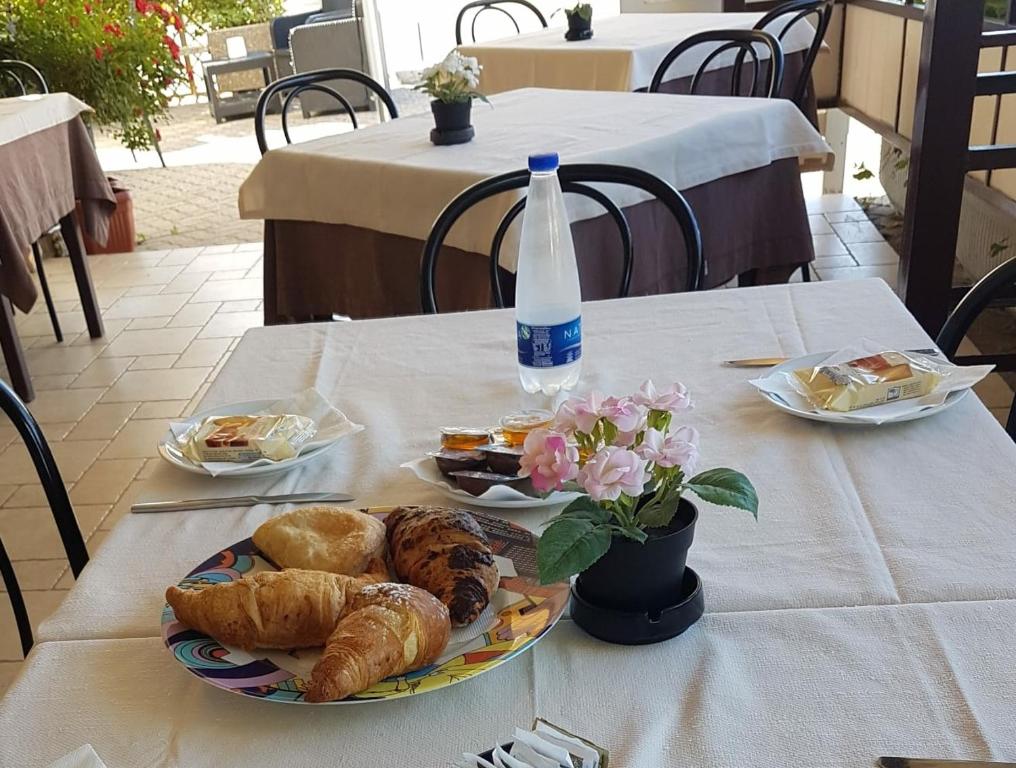 Jídlo v hotelu nebo okolí