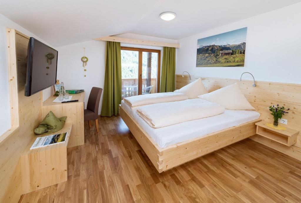 Postel nebo postele na pokoji v ubytování Alpenhotel Wanderniki