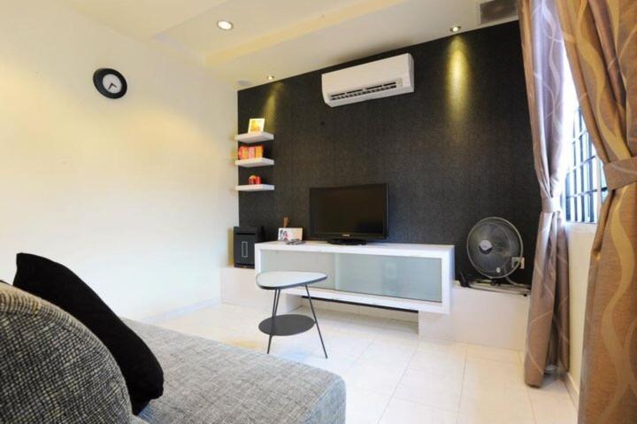 Area soggiorno di The One Vacation Home