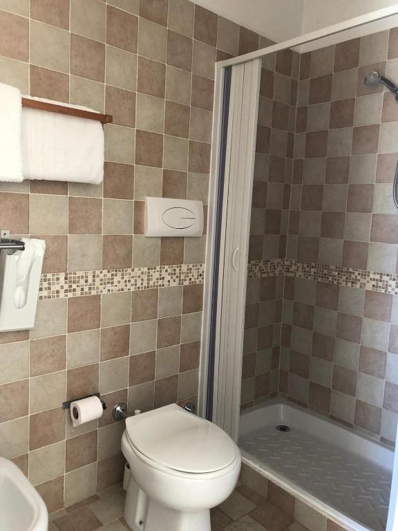 A bathroom at Rocca Sul Mare Hotel