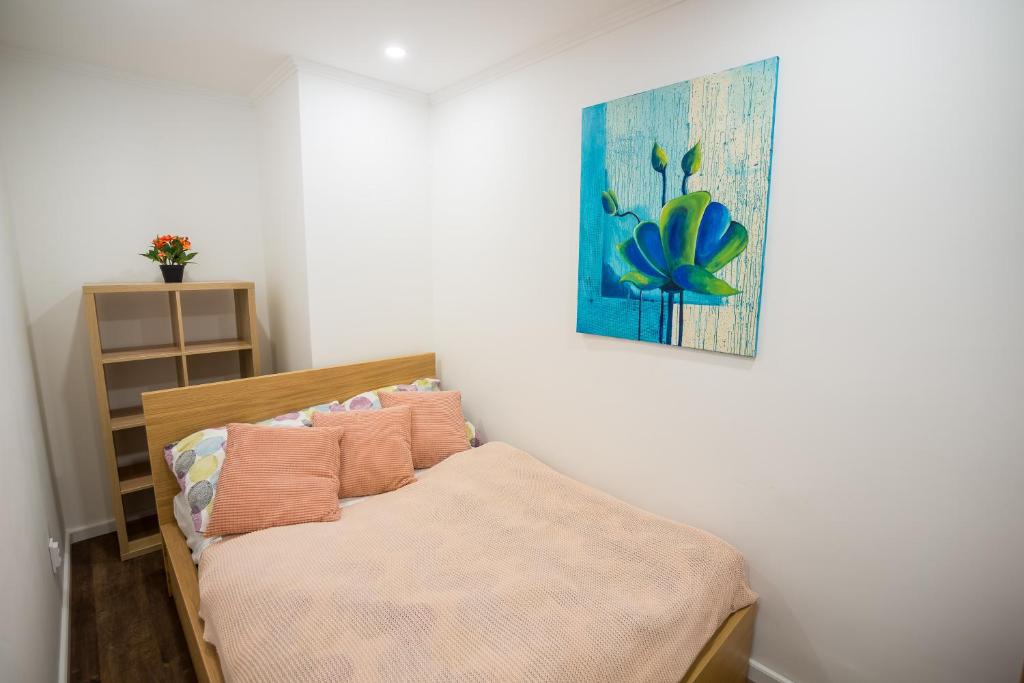 Posteľ alebo postele v izbe v ubytovaní Budapest Kálvin Apartman 2020