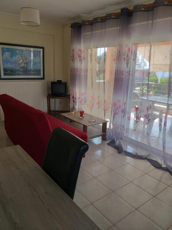 Televízia a/alebo spoločenská miestnosť v ubytovaní Ostria Seaside Apartments