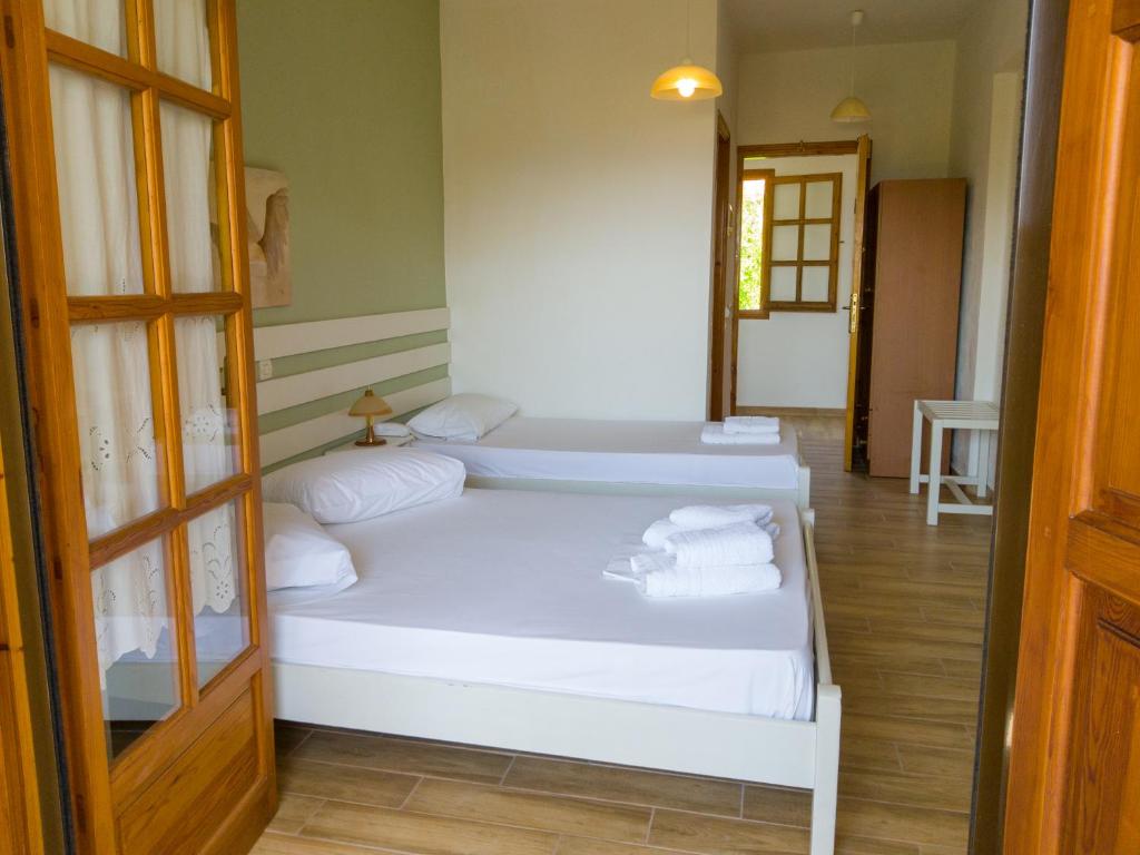 Posteľ alebo postele v izbe v ubytovaní Mikro Βeach Ηotel