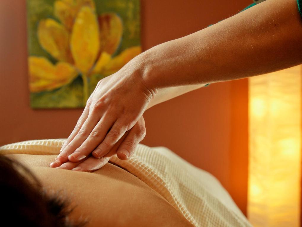 a person with their hands on the back of a woman at The Lakehouse Inn Geneva in Geneva-on-the-Lake