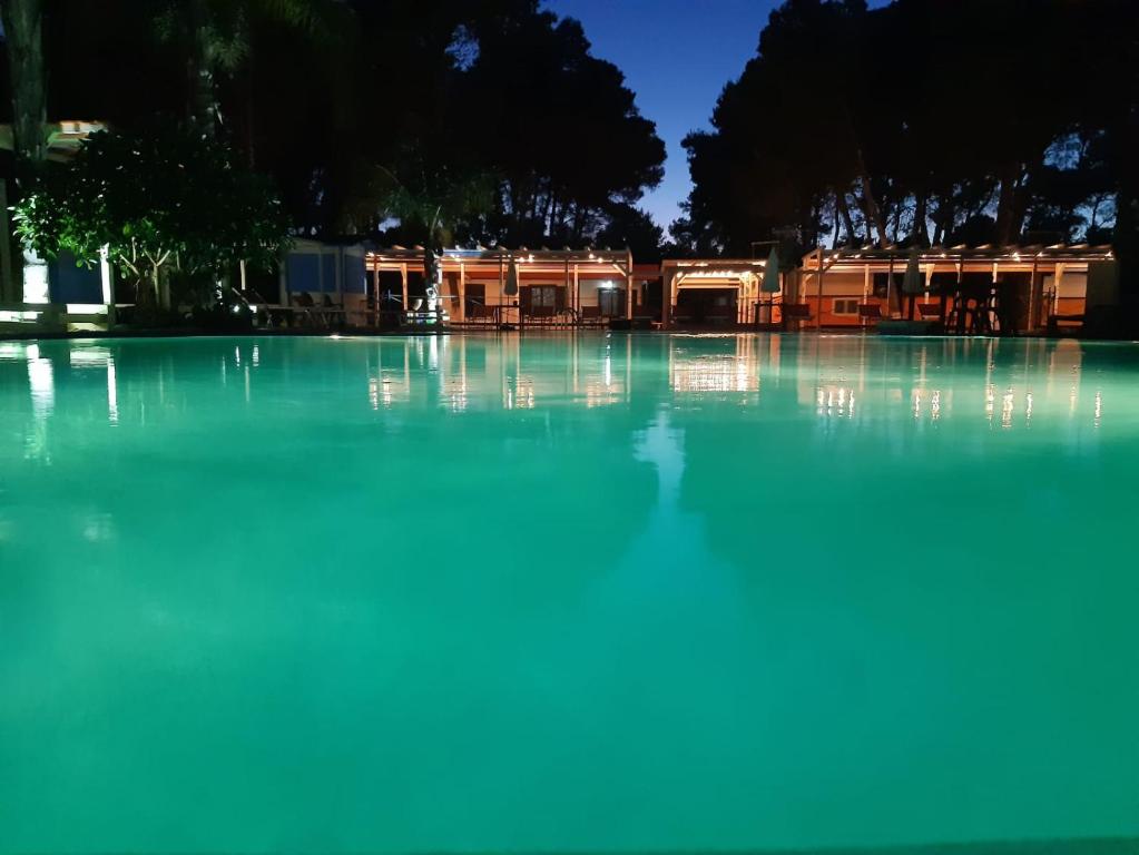 Bazén v ubytování Policoro Village Hotel nebo v jeho okolí