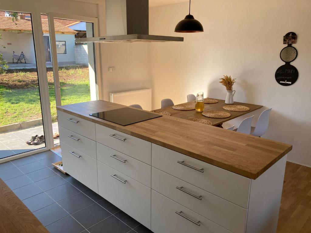Kuchyň nebo kuchyňský kout v ubytování Apartmán MAAY
