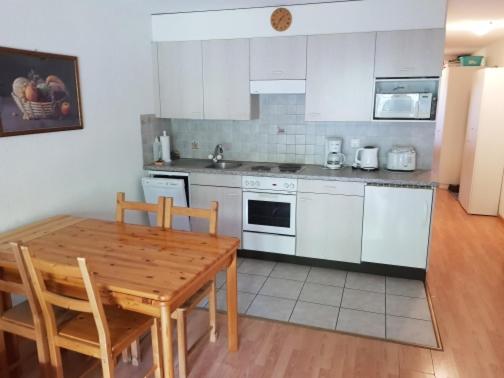 Kuchyň nebo kuchyňský kout v ubytování Résidence "Les Crêtes"