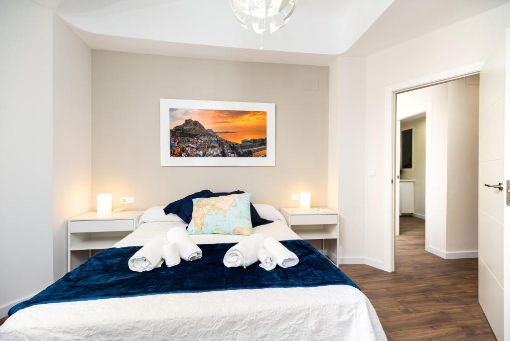 A bed or beds in a room at La Casa de los Mapas