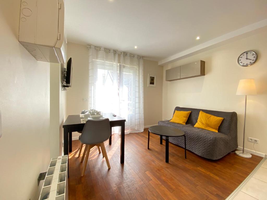 Appart'Village Jouy Les Metz - Apartment With Garden View