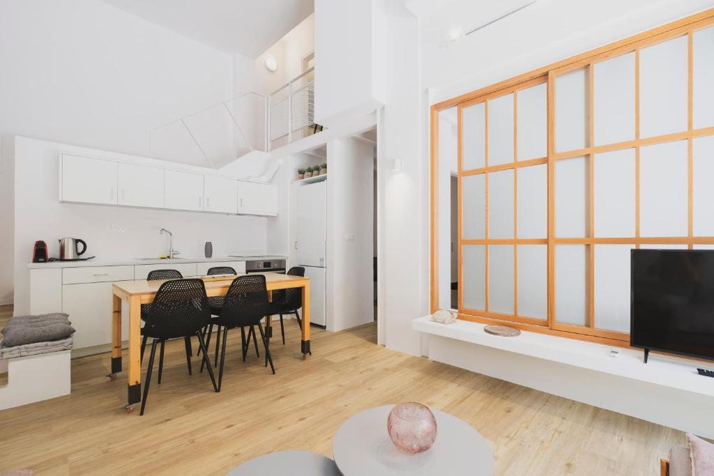 A kitchen or kitchenette at Sun-splashed Stylish Flat, steps to City Old Town