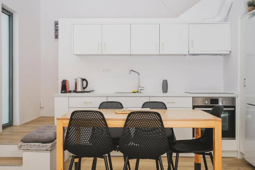 A kitchen or kitchenette at Sun-splashed Stylish Flat, steps to City Old Town