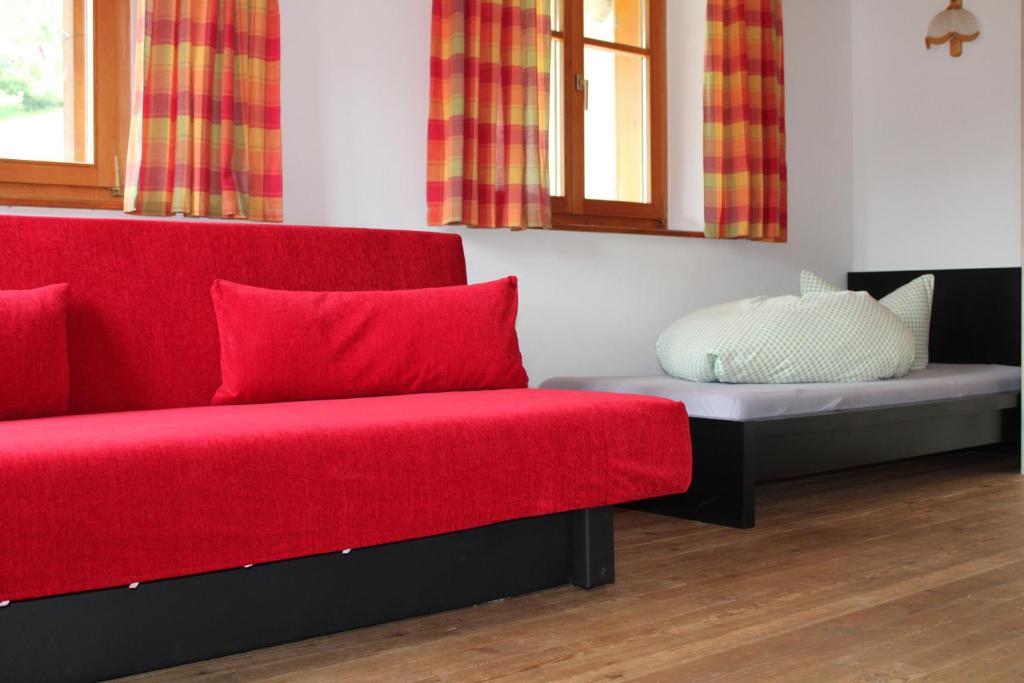 Een zitgedeelte bij Ferienwohnung in der Schoß