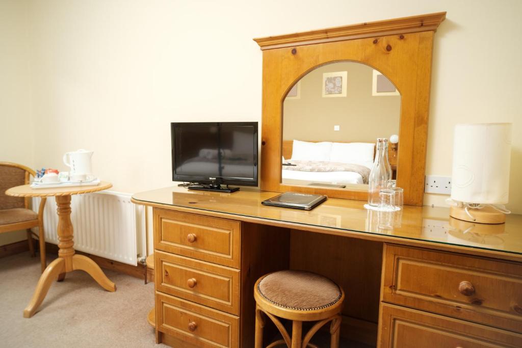 TV a/nebo společenská místnost v ubytování Ardilaun Guesthouse Self Catering