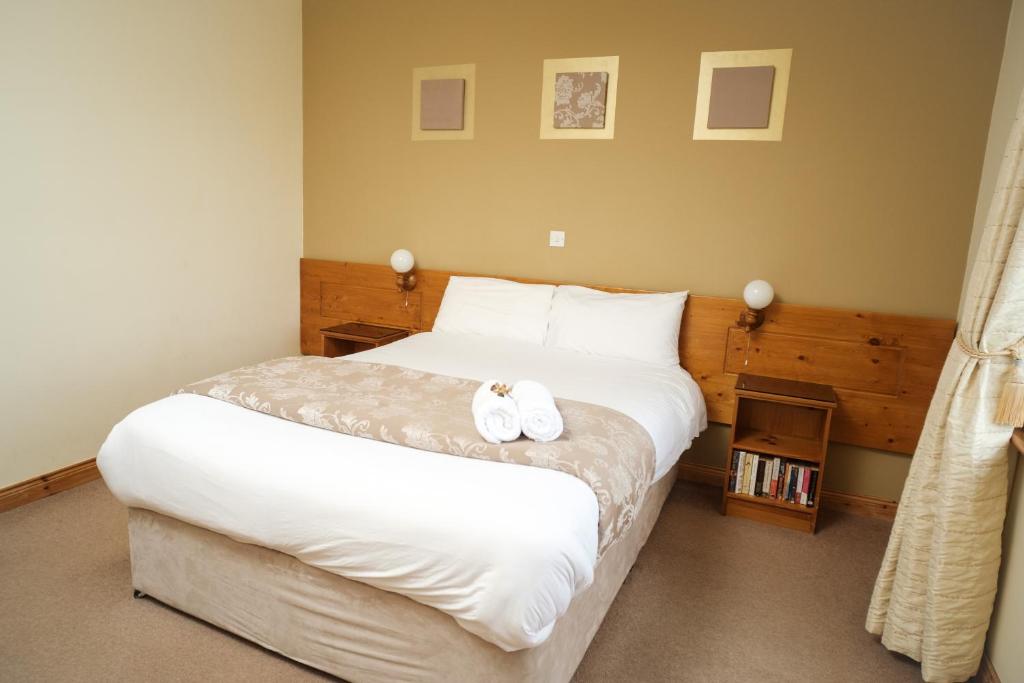 Postel nebo postele na pokoji v ubytování Ardilaun Guesthouse Self Catering
